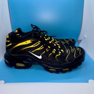 Nike Air Max Plus Black White-Vivid Sulfur